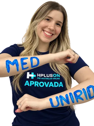 Aluna aprovada do HPLUSON com “MED UFSJ” escrito no braço